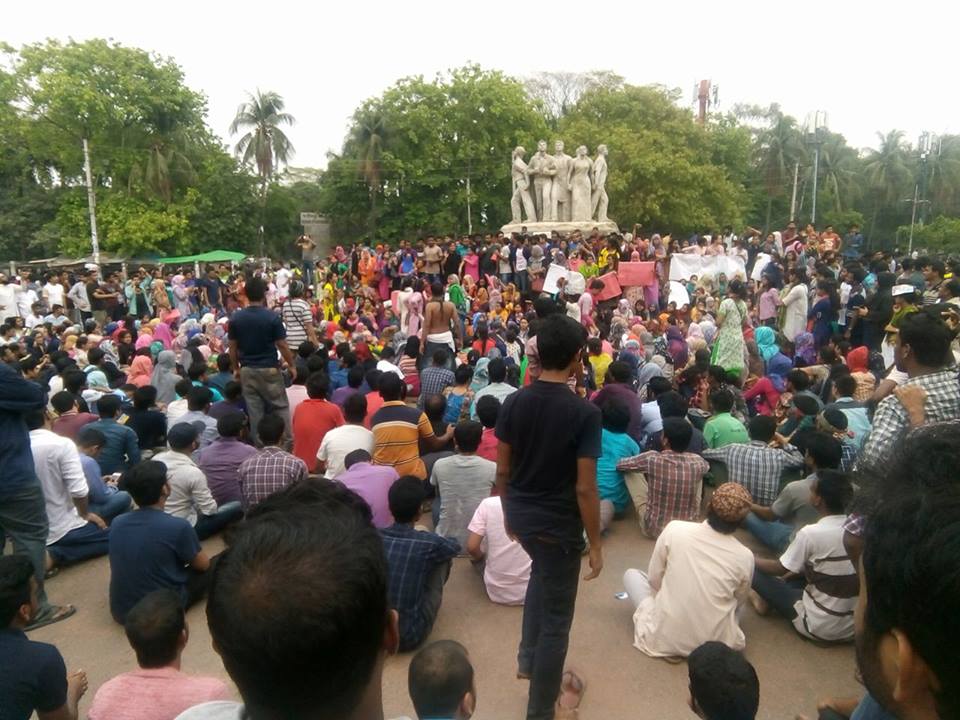 সুবিধা করতে পারছে না পুলিশ ও ছাত্রলীগ