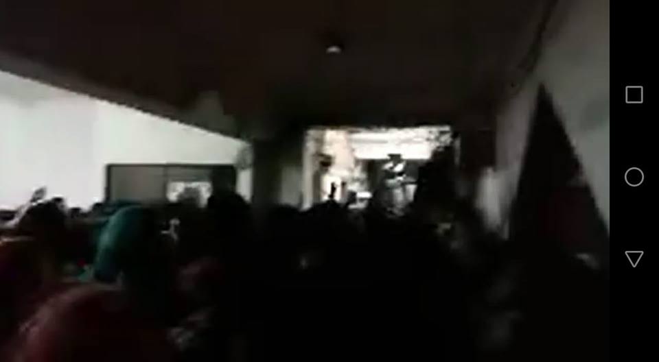 ঢাবি হলে ছাত্রীদের প্রতিরোধের মুখে ছাত্রলীগ