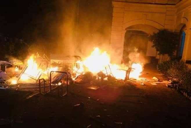 আন্দোলনের মোড় ঘোরাতেই উপাচার্যের বাসায় হামলা!