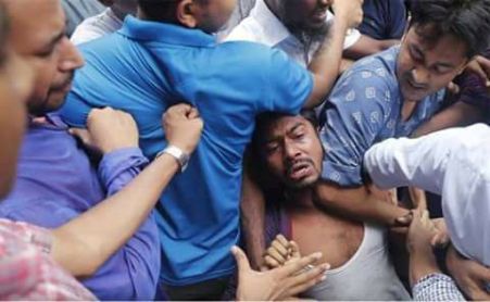 ঢাবিতে কোটা আন্দোলনকারীদের ওপর ছাত্রলীগের হামলা