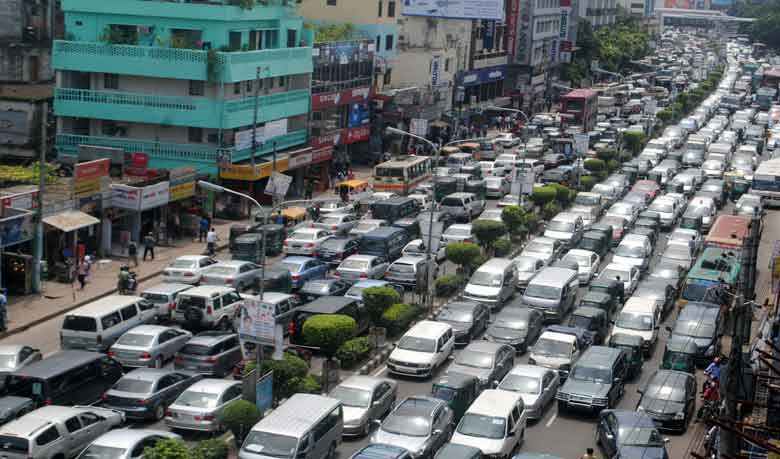 প্রাণের নগরীতে প্রাণ যেন যায় যায়